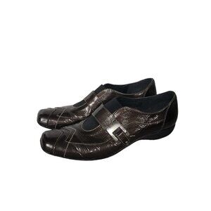 Un Tour En Ville dark olive green patent leather flats loafers